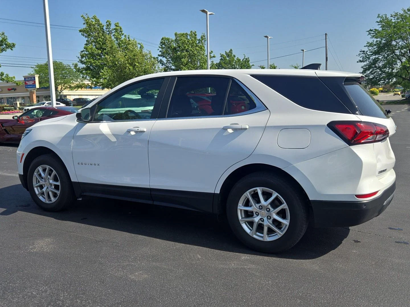 Used 2024 Summit White Chevrolet LT image 3