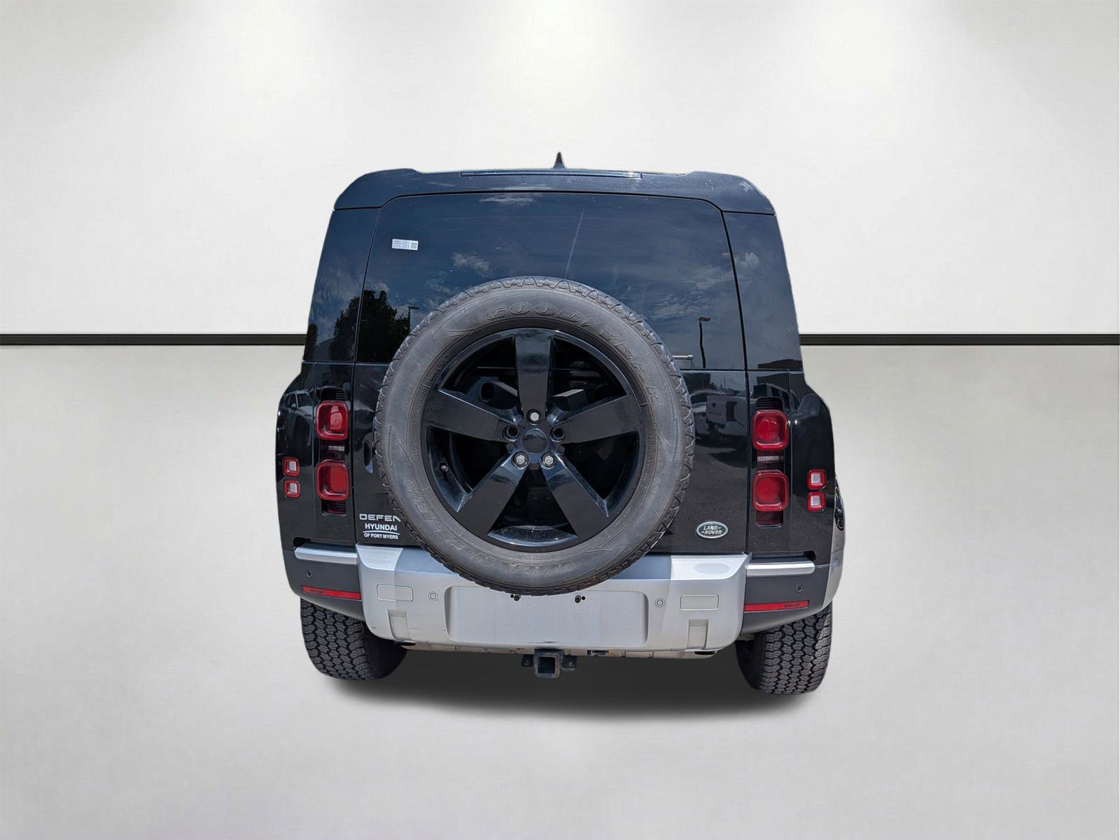 Used 2022 Santorini Black Metallic Land Rover SE image 5