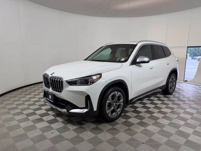 Certified Used 2024 Alpine White BMW xDrive28i image 3