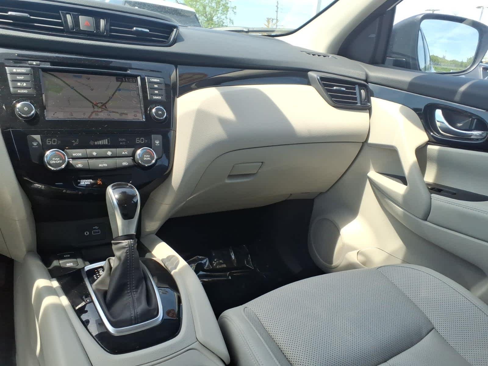 Certified Used 2022 Pearl White Tricoat Nissan SL image 16
