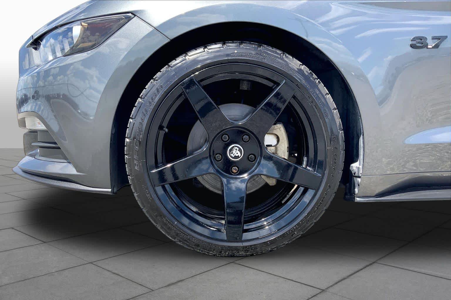 Used 2017 Magnetic Ford V6 image 11