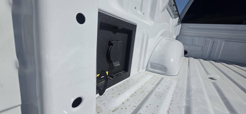 New 2026 Oxford White Ford XLT image 10