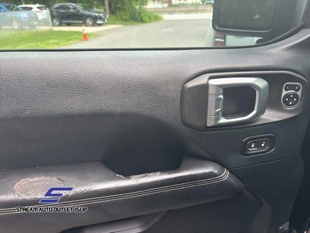 Used 2018 Black Jeep Unlimited Sahara image 25