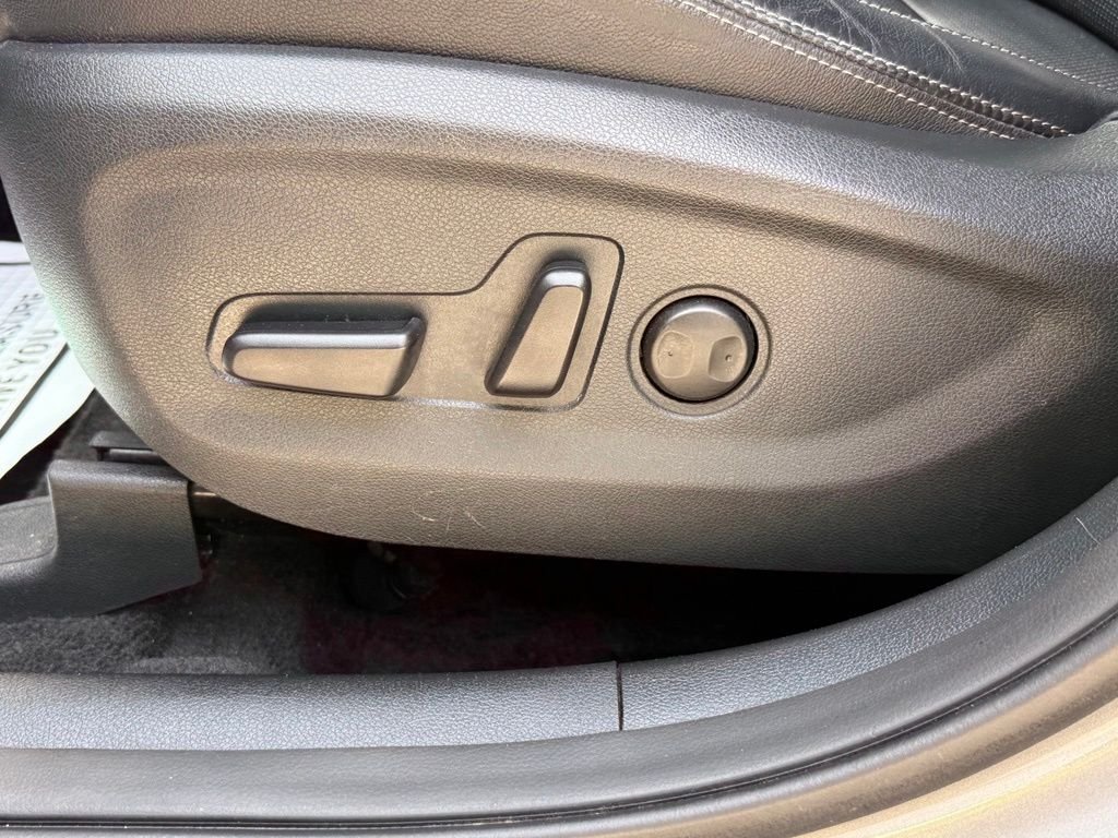 Used 2018 Silver Kia EX image 24