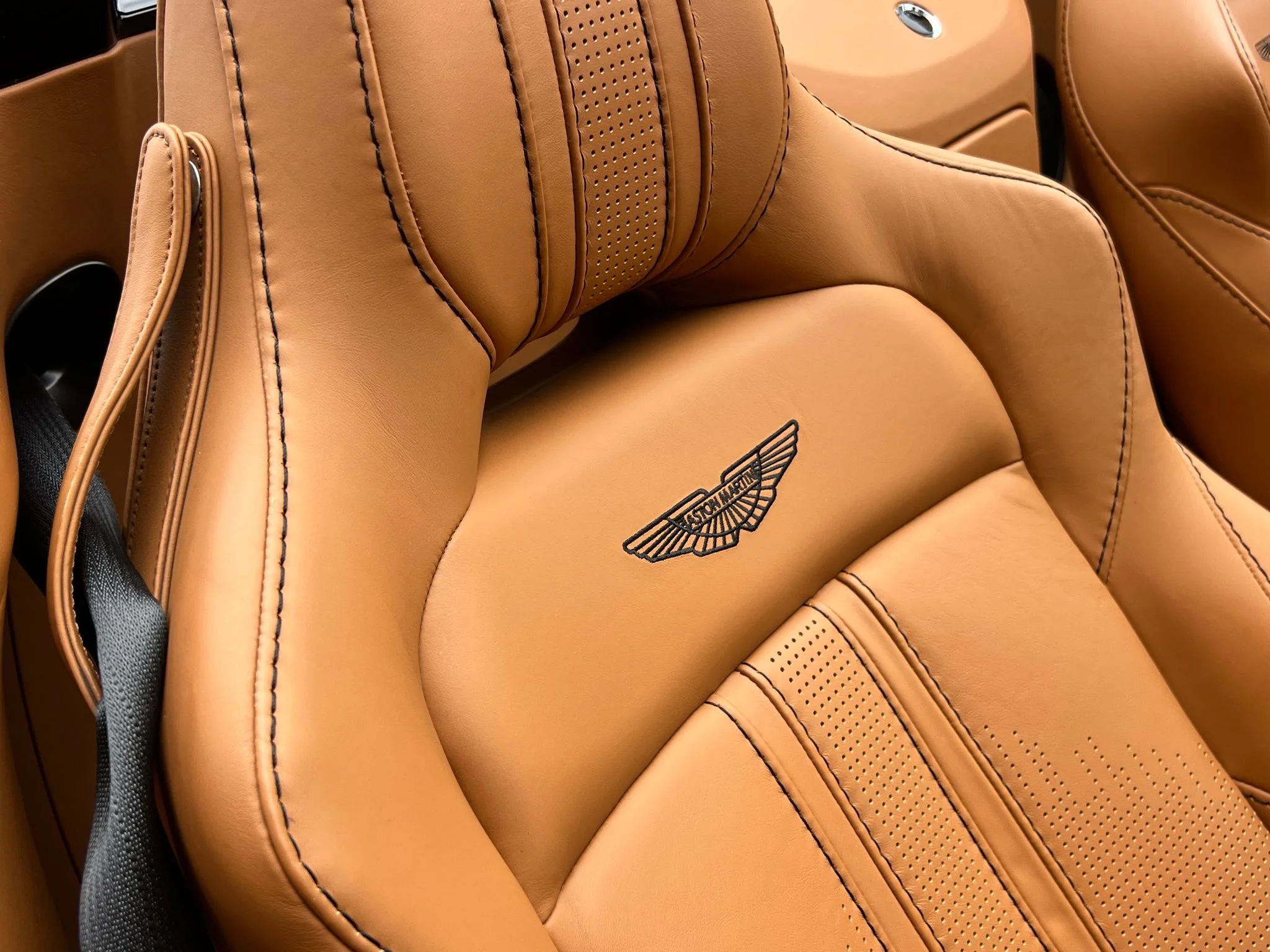 Used 2023 Green Aston Martin  image 39