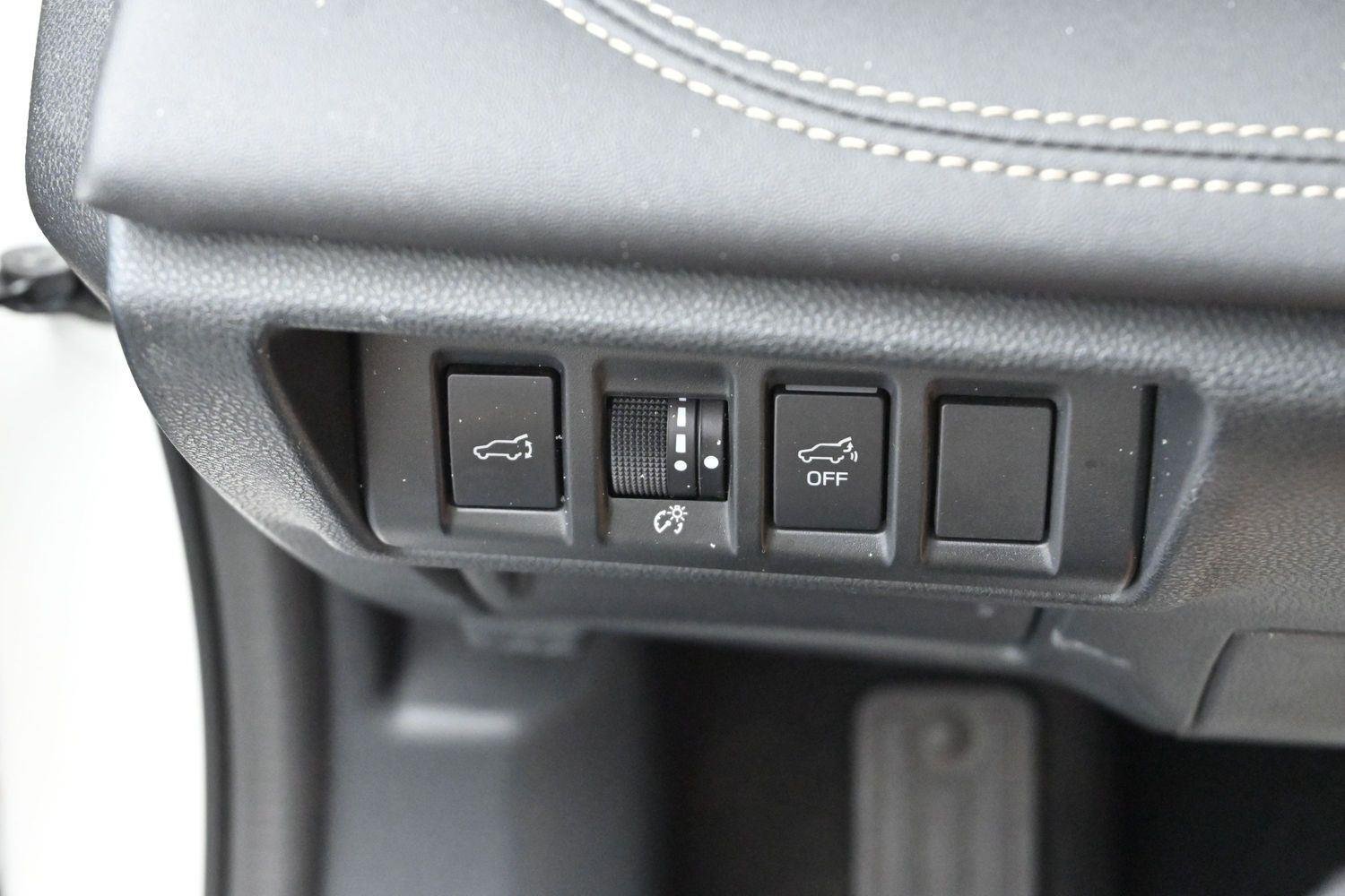 Used 2022 Crystal White Pearl Subaru Limited image 26