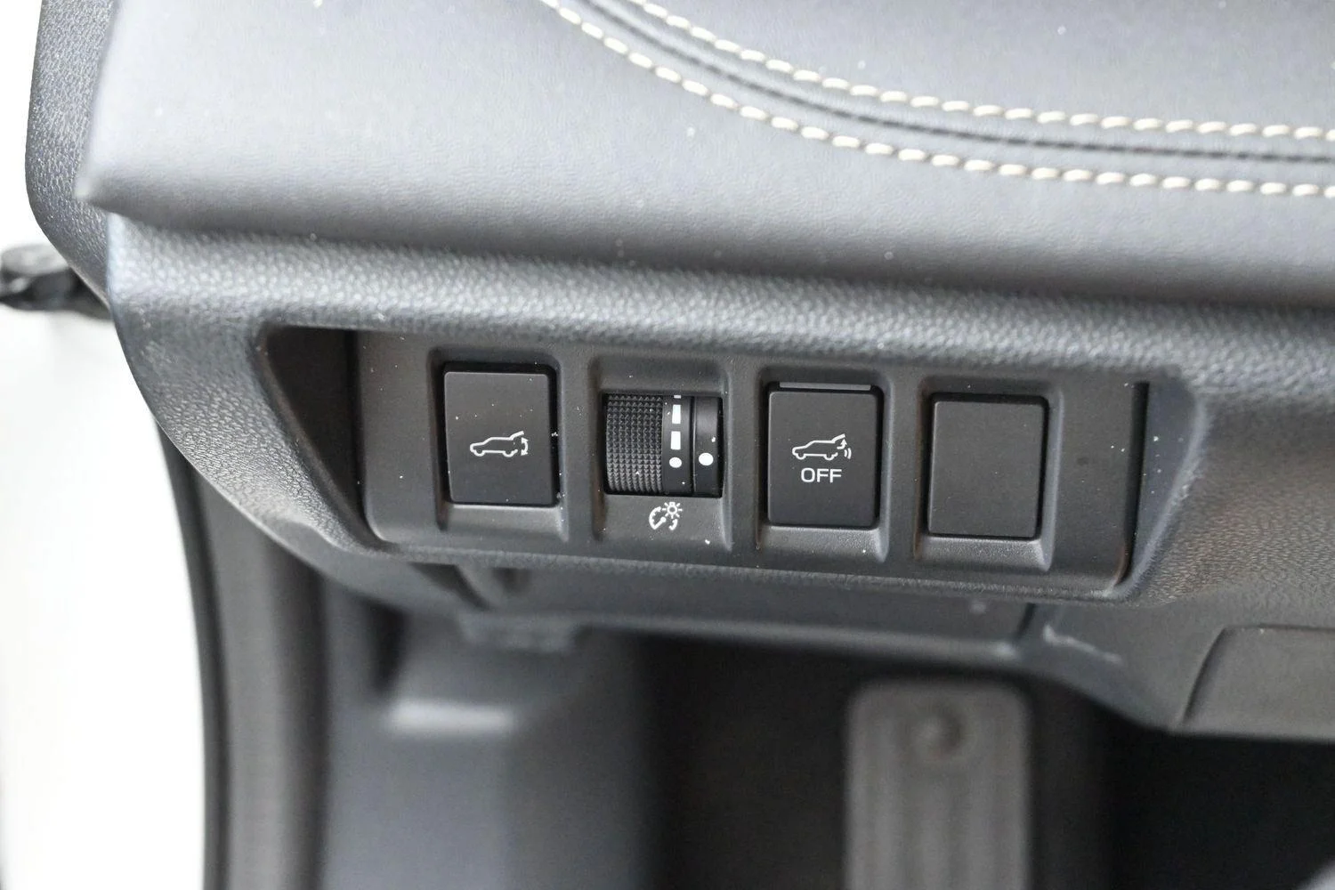 Used 2022 Crystal White Pearl Subaru Limited image 26