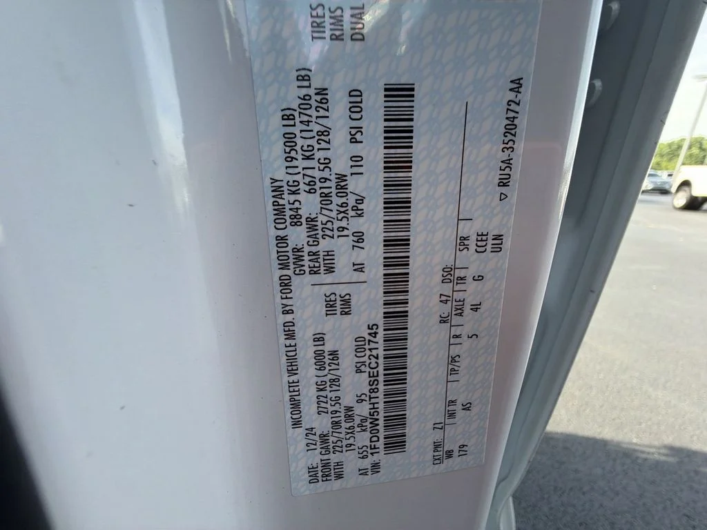 Used 2025 White Ford XL image 19