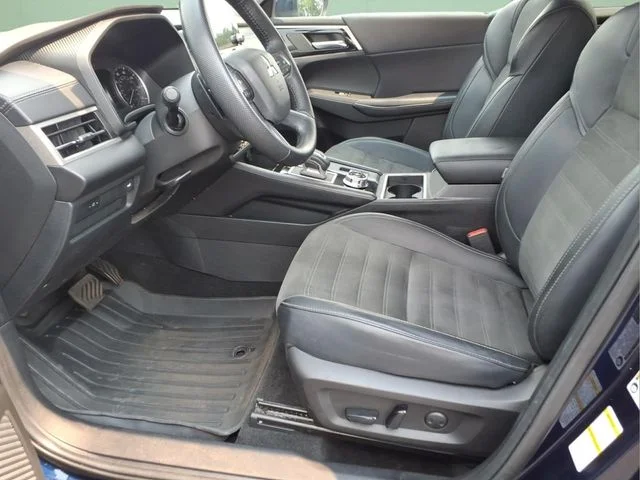 Used 2024 Blue Mitsubishi SE image 16