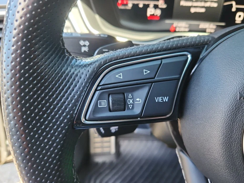 Used 2022 Black Audi  image 23