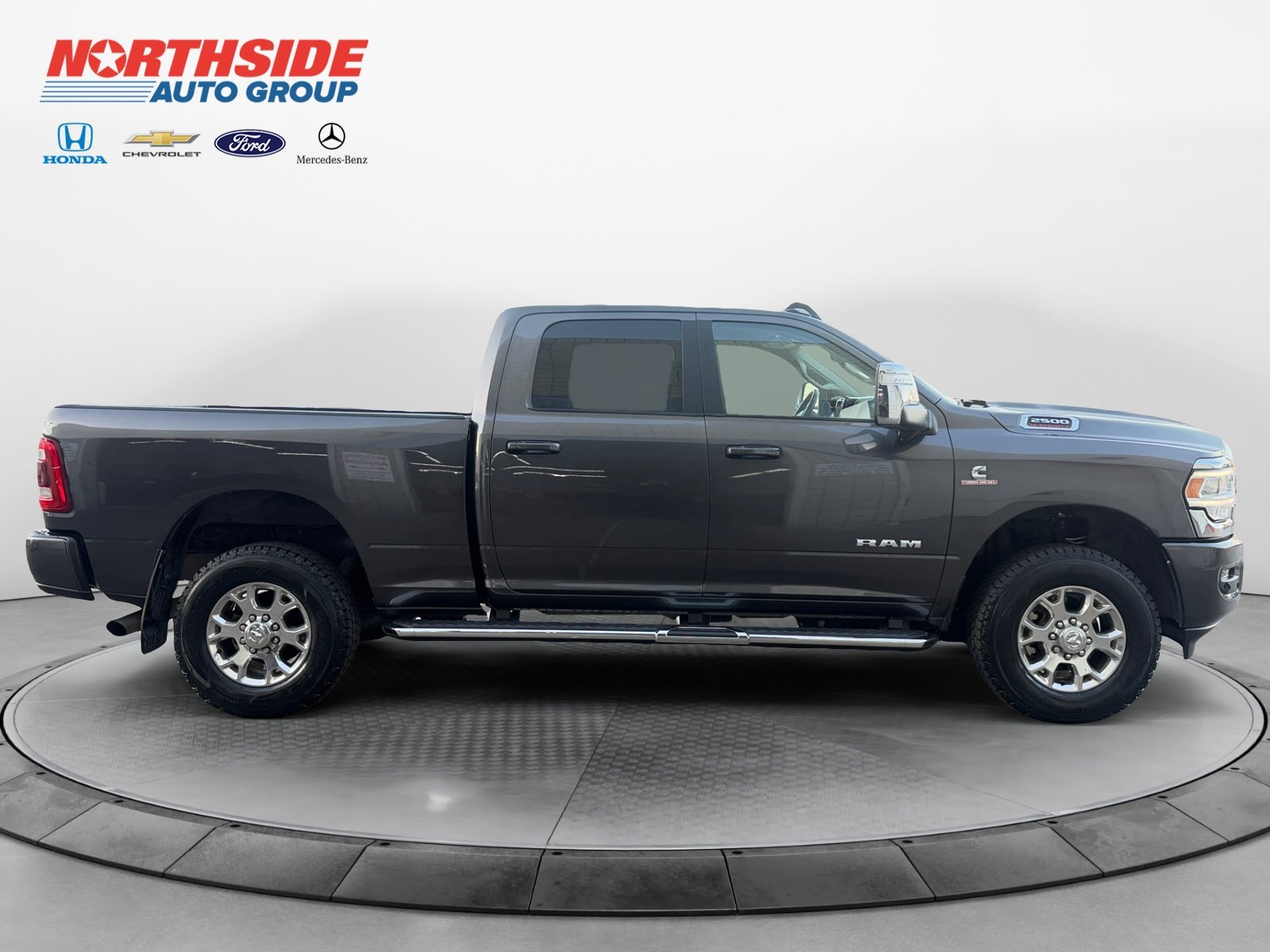 Certified Used 2023 Granite Crystal Clearcoat Metallic Ram Laramie image 8