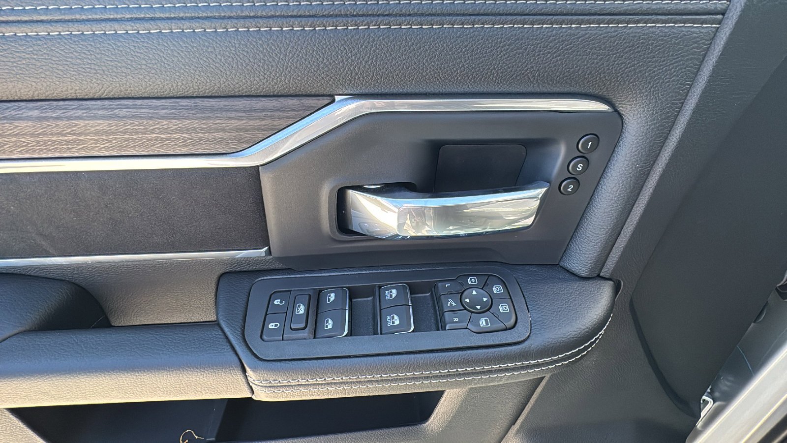 New 2026 Silver-Zynith Exterior Paint RAM Laramie image 12