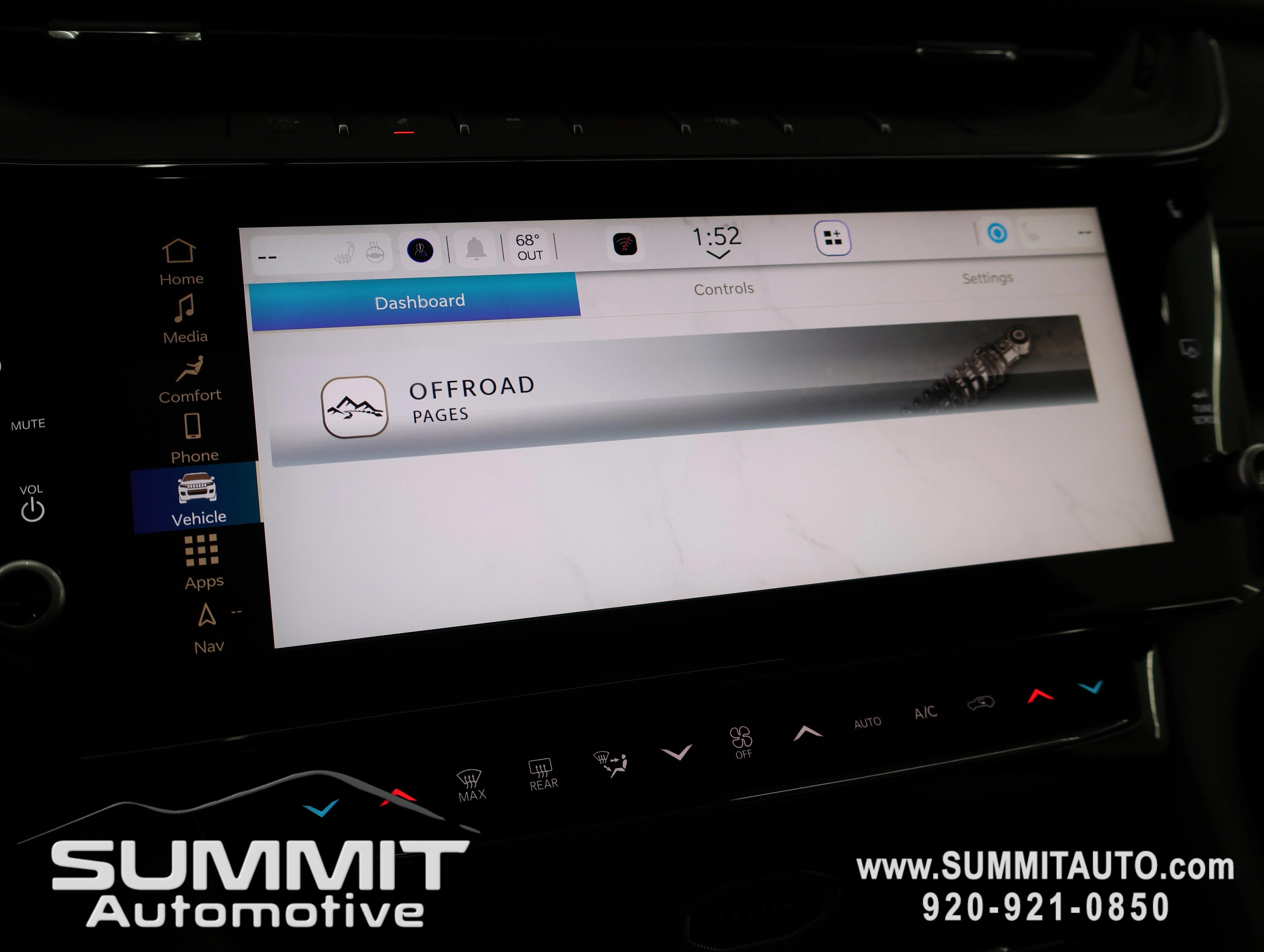 New 2026 Diamond Black Crystal Pearl-Coat Exterior Paint Jeep Limited image 60