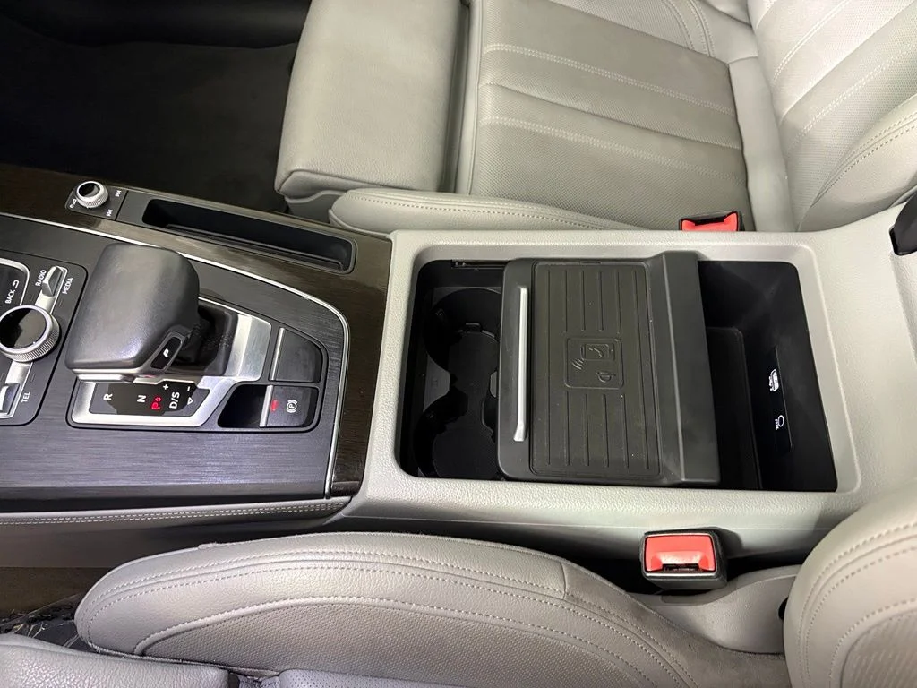 Used 2020 Black Metallic Audi 55 Premium image 31
