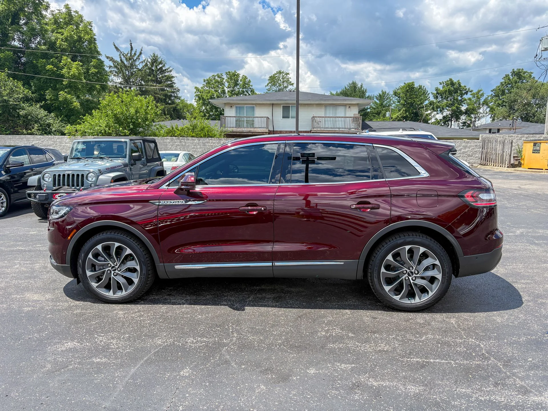 Used 2022 Red Lincoln Reserve image 10