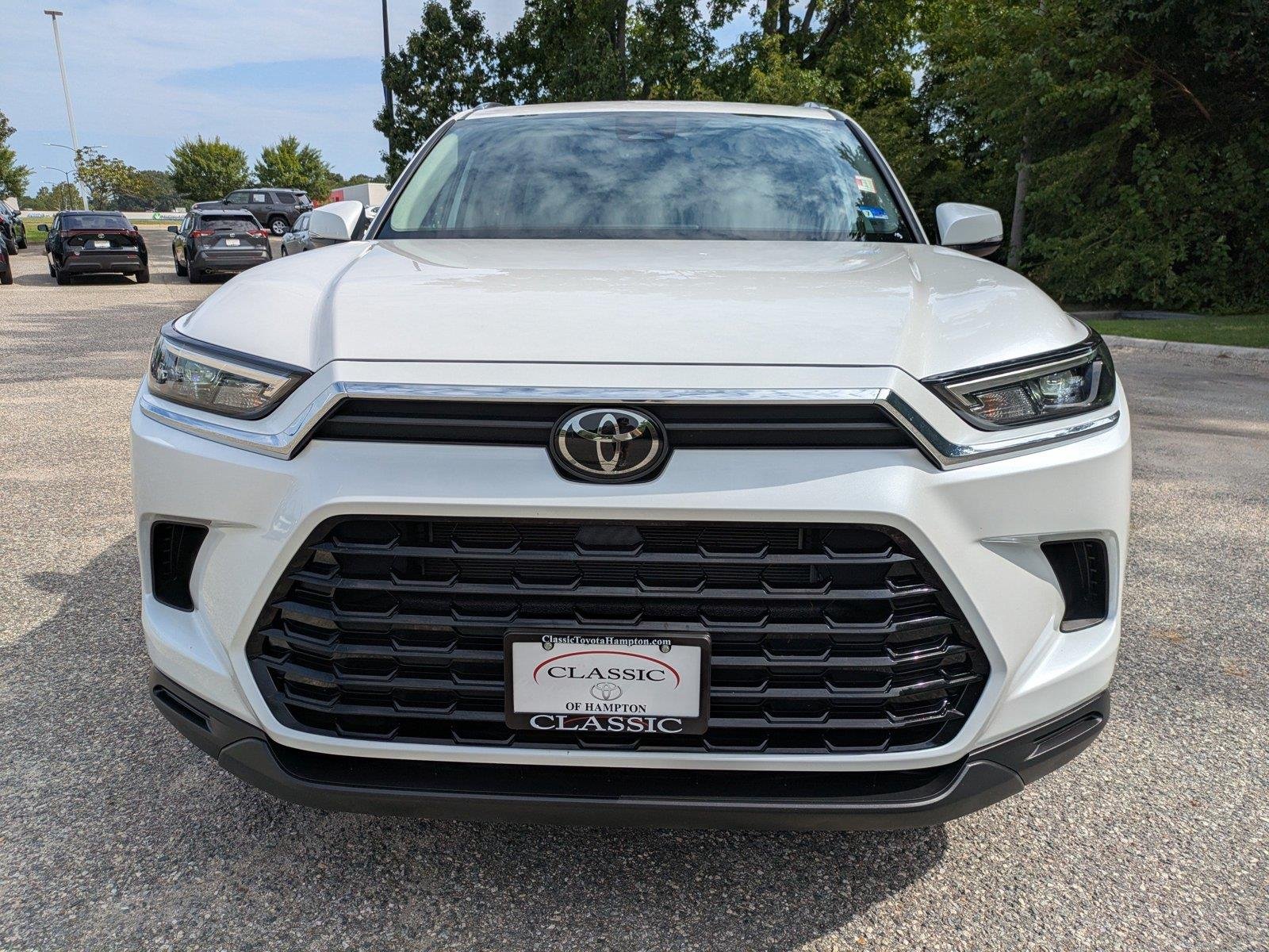 Used 2025 Wind Chill Pearl Toyota Hybrid XLE image 9