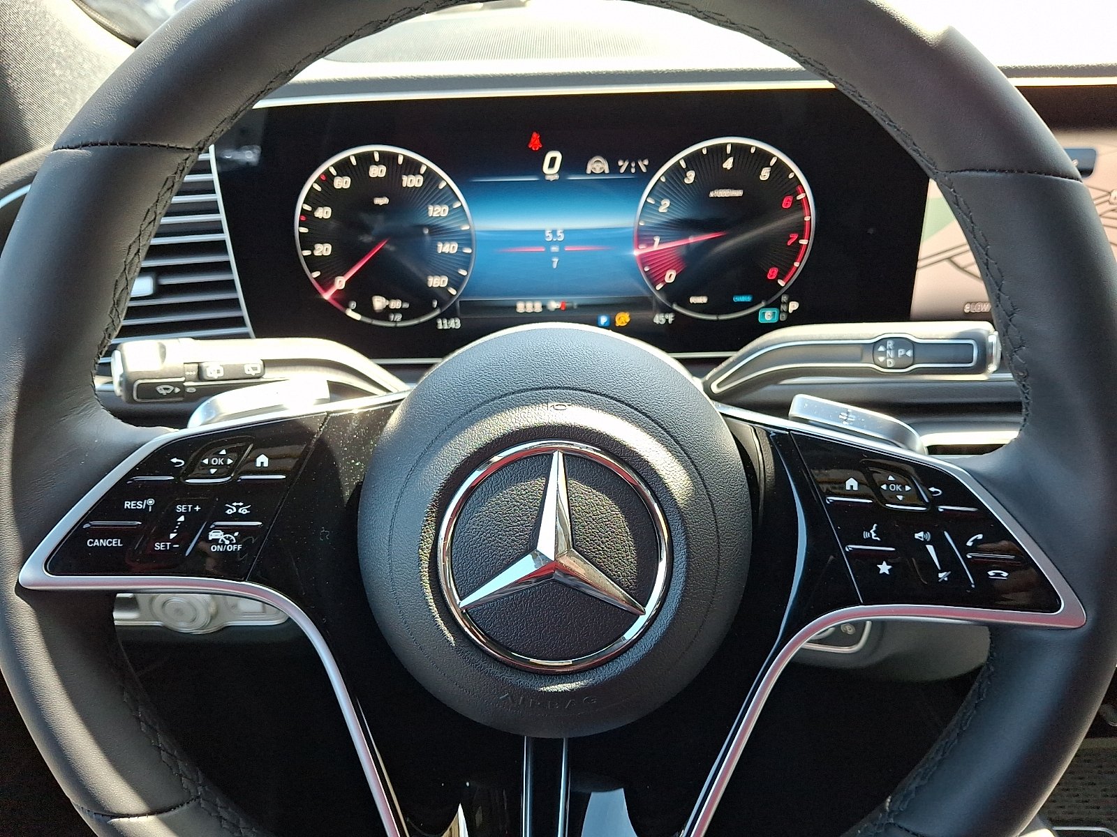 New 2026 MANUFAKTUR Moonlight White Magno Mercedes-Benz GLE 350 image 14