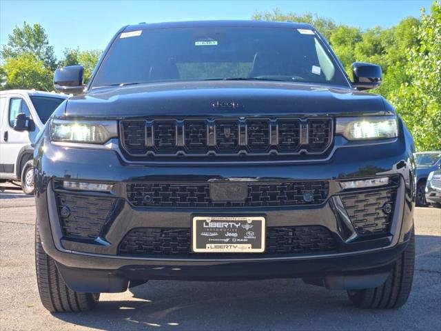 New 2026 Diamond Black Crystal Pearlcoat Jeep Limited image 32