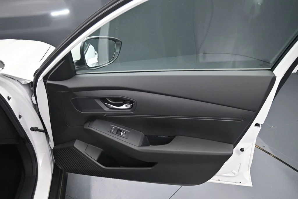 New 2026 Platinum White Pearl Honda LX image 10