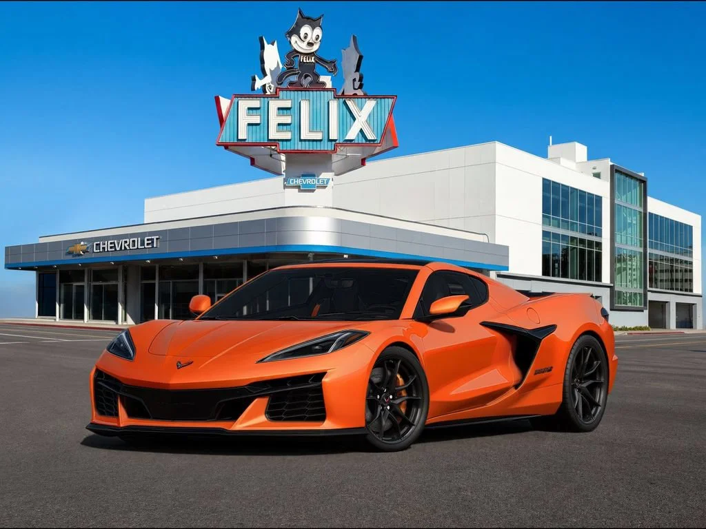 New 2027 Sebring Orange Tintcoat Chevrolet 2LT image 1