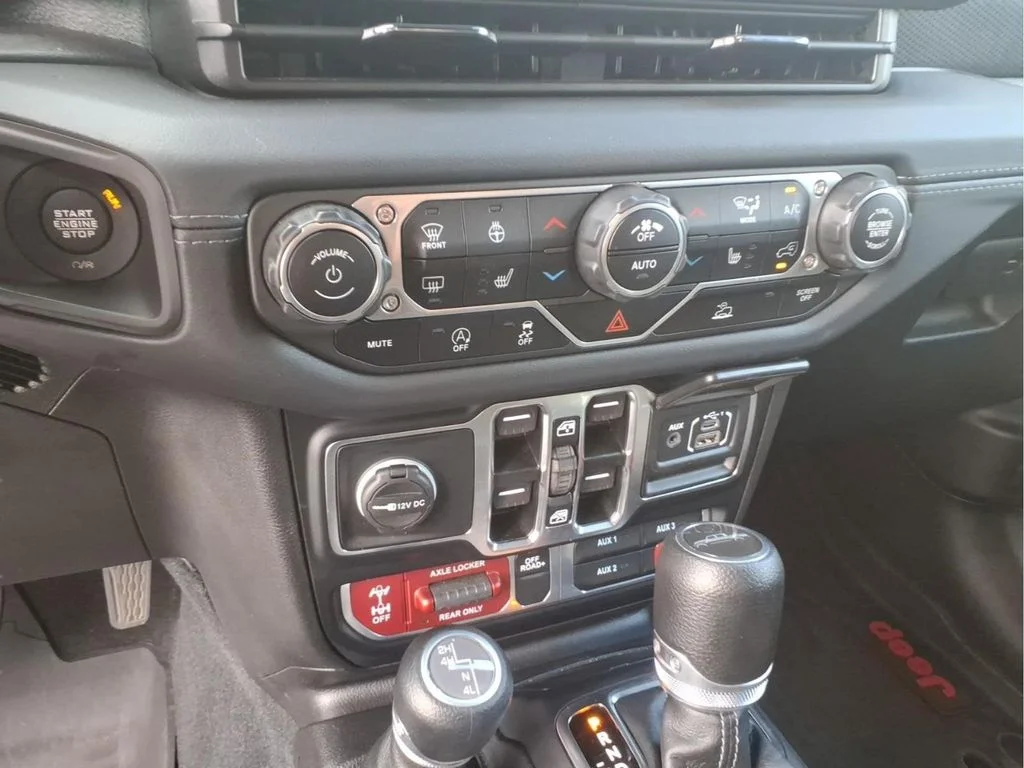 Used 2024 Silver Jeep Mojave image 26
