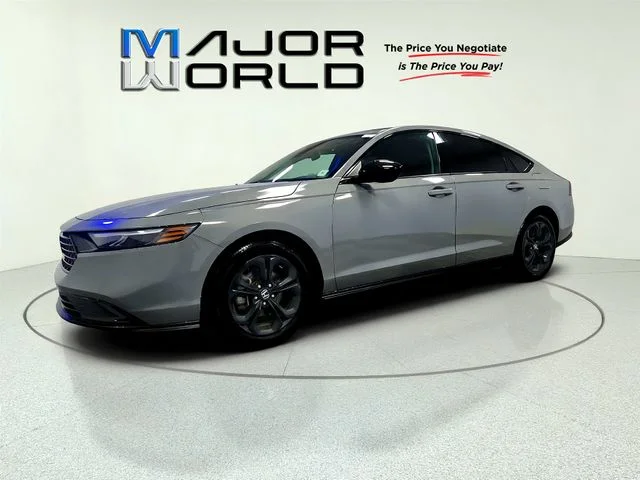 Used 2025 Gray Honda SE image 4
