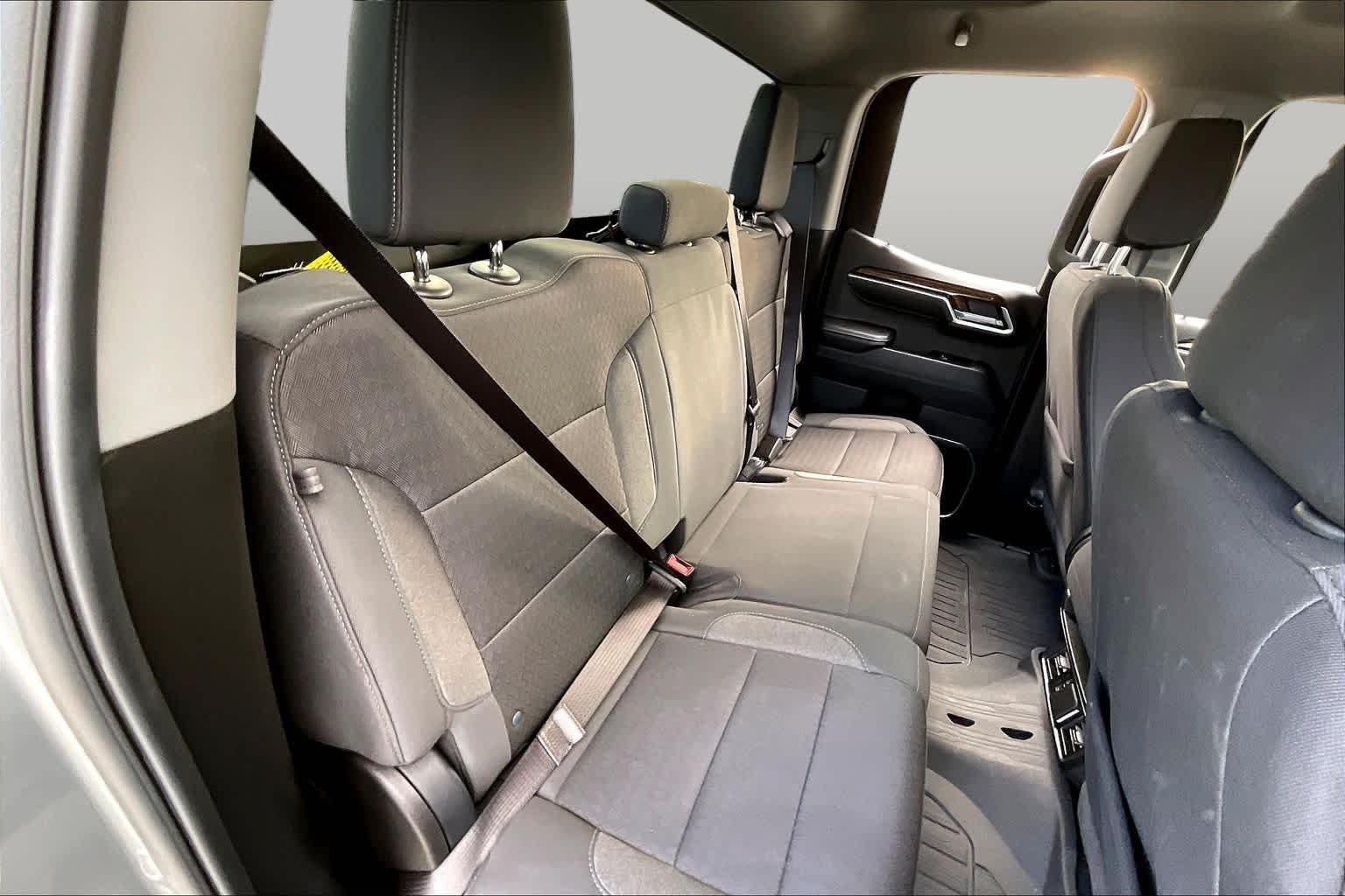 Used 2025 Sterling Metallic GMC Elevation image 18