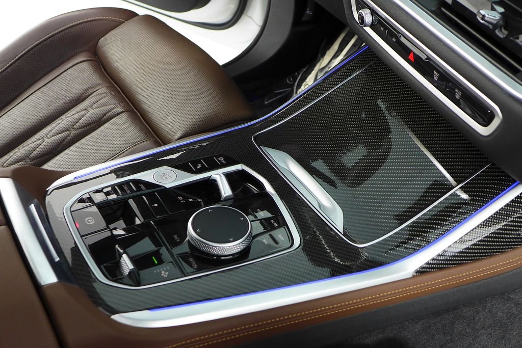 Used 2025 Mineral White Metallic BMW M60i image 15