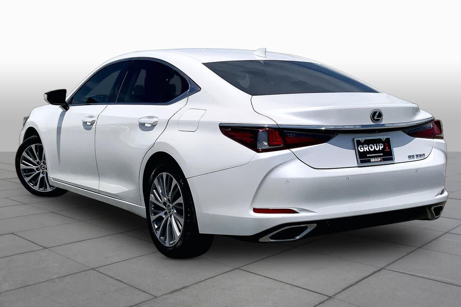 Used 2020 Eminent White Pearl Lexus  image 12