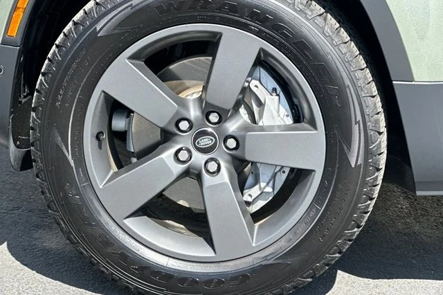 Certified Used 2025 Green Land Rover S image 24