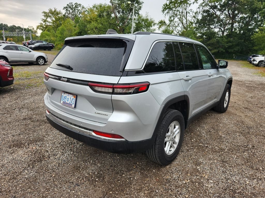 Used 2024 Silver Jeep Laredo image 5