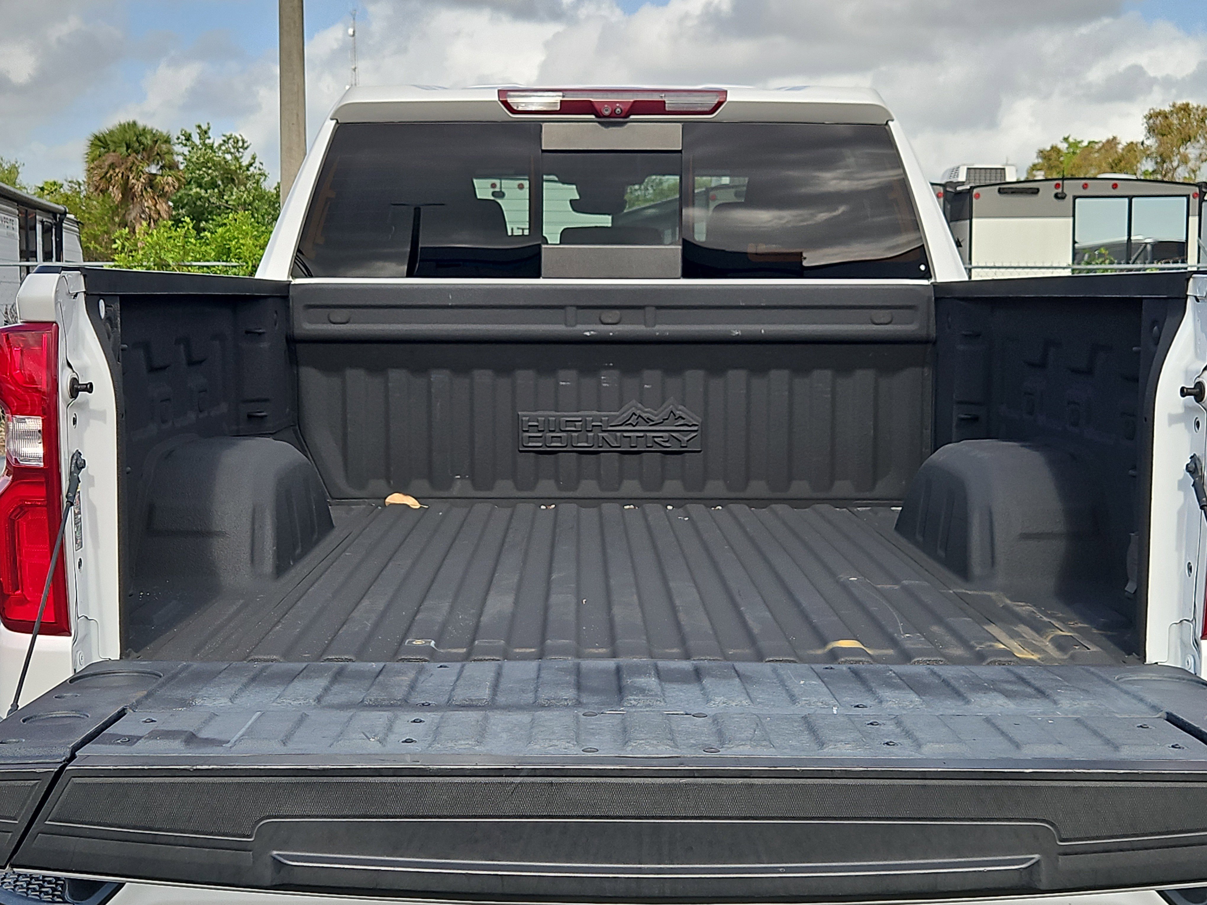 Used 2023 Iridescent Pearl Tricoat Chevrolet High Country image 9