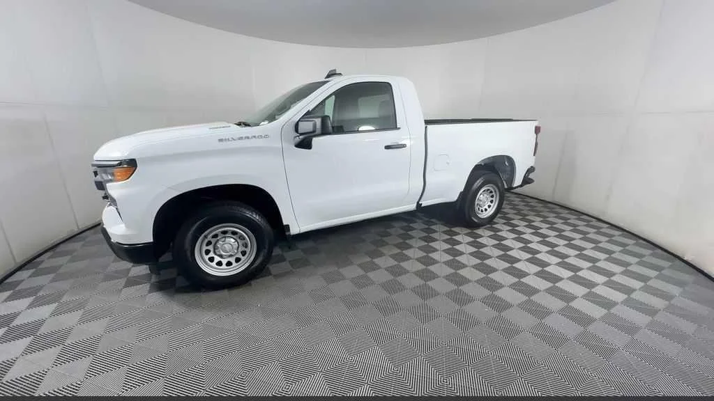 New 2026 Summit White Chevrolet WT image 9