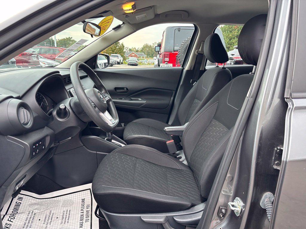 Used 2021 Gray Nissan S image 18