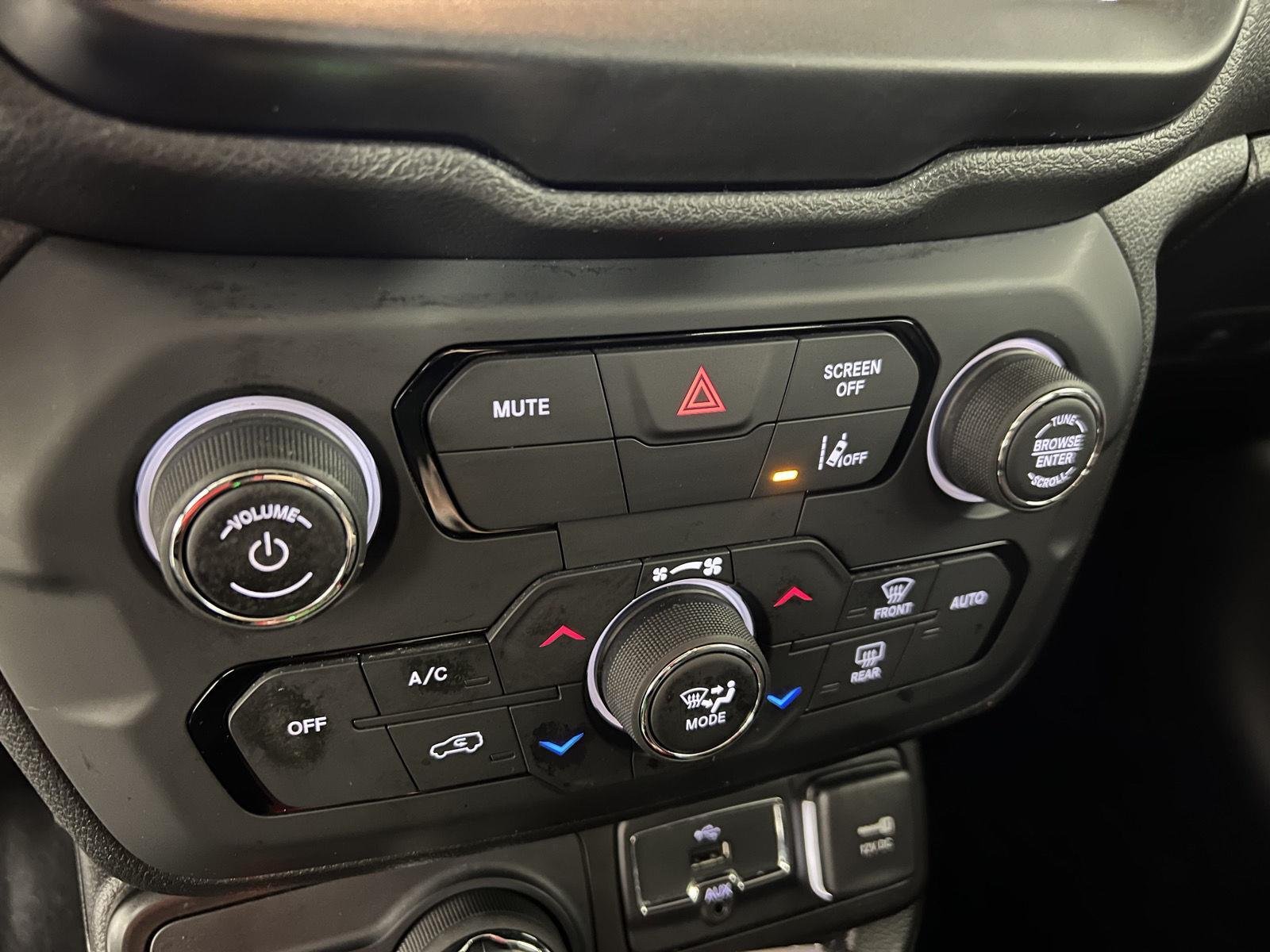 Used 2021 Glacier Metallic Clearcoat Jeep Trailhawk image 17