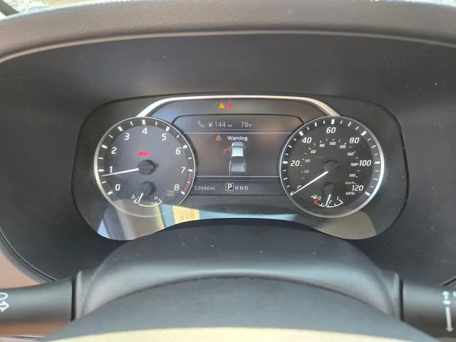 Used 2022 White Nissan S image 32