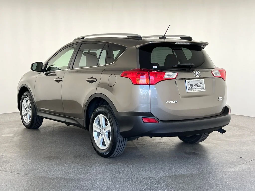 Used 2014 Brown Toyota XLE image 7
