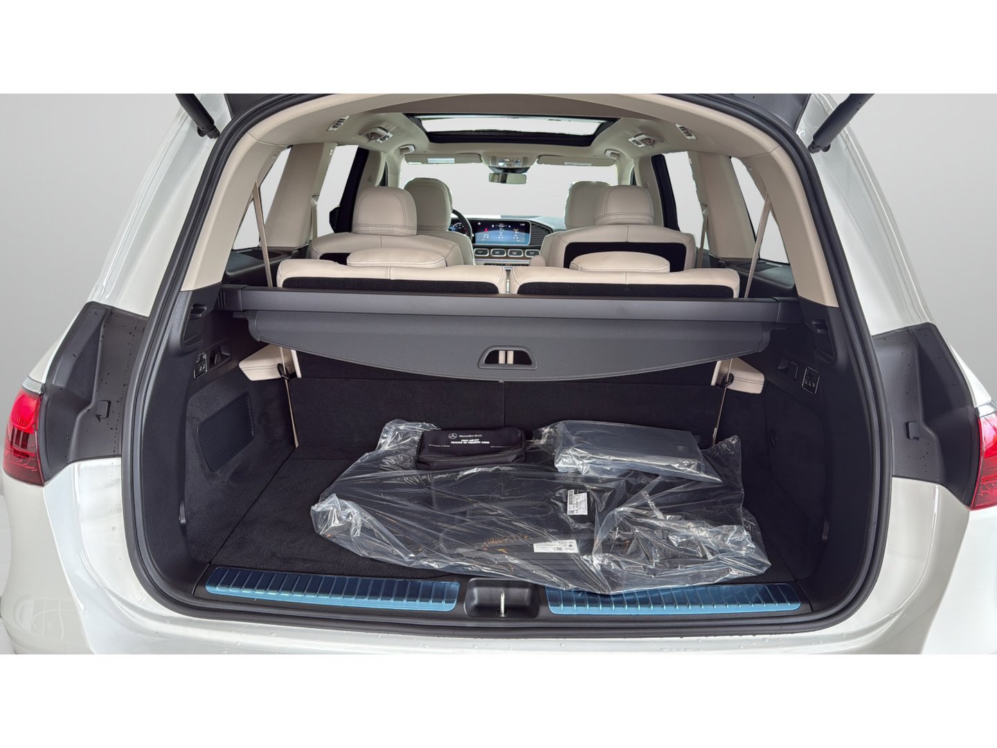 Certified Used 2026 Polar White Mercedes-Benz GLS 450 image 8