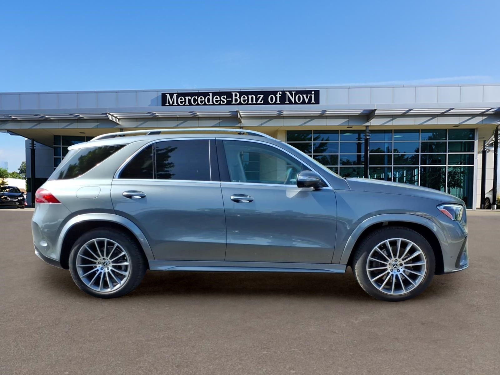 Certified Used 2025  Mercedes-Benz GLE 350 image 6