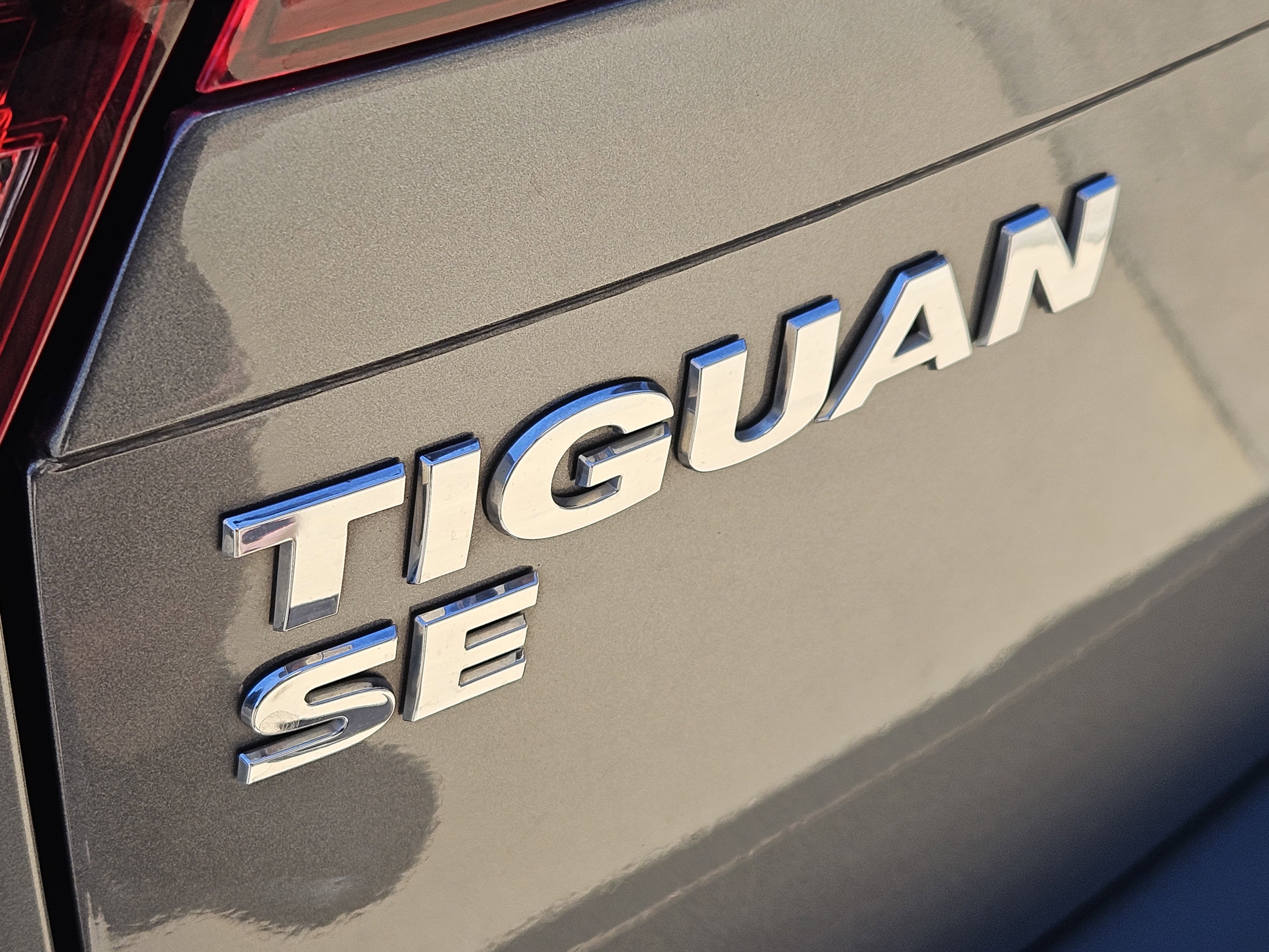 Used 2018 GRAY Volkswagen 2.0T SE 4Motion image 12