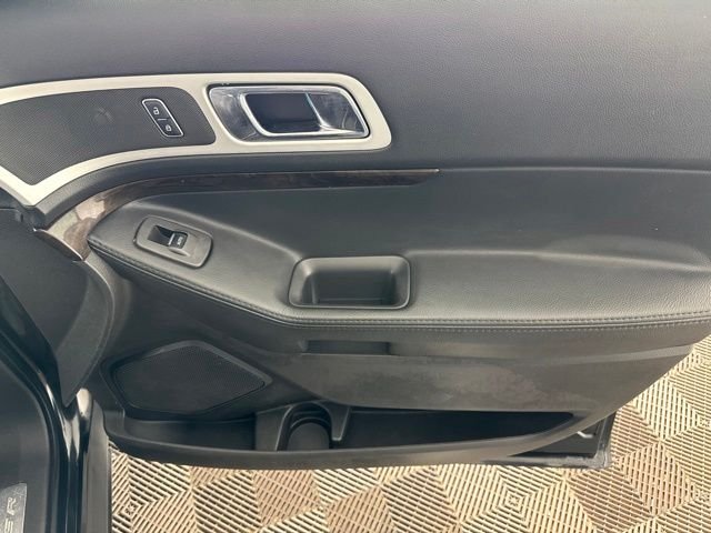 Used 2014 Black Ford Limited image 23