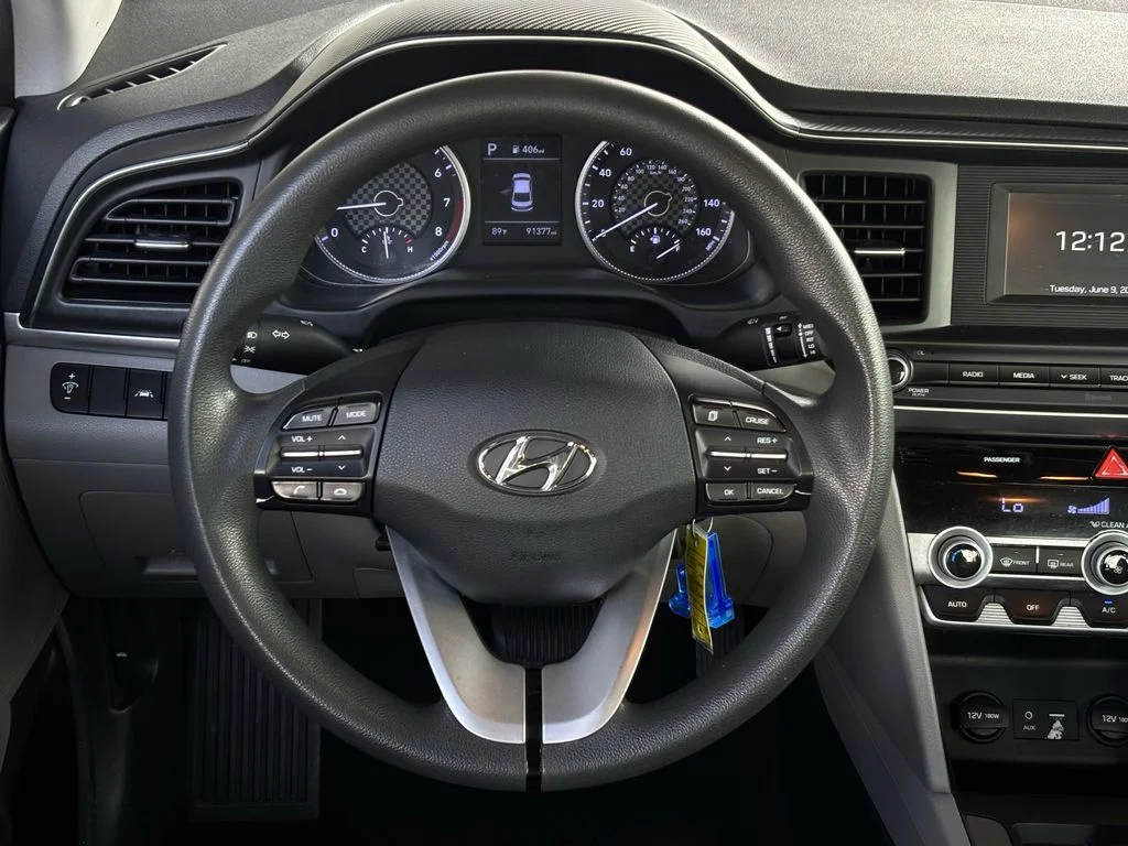 Used 2020 Red Hyundai SE image 23