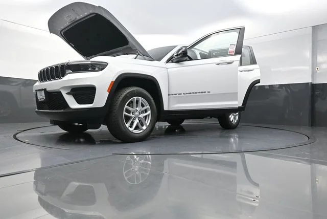 Used 2026 White Jeep Laredo X image 31