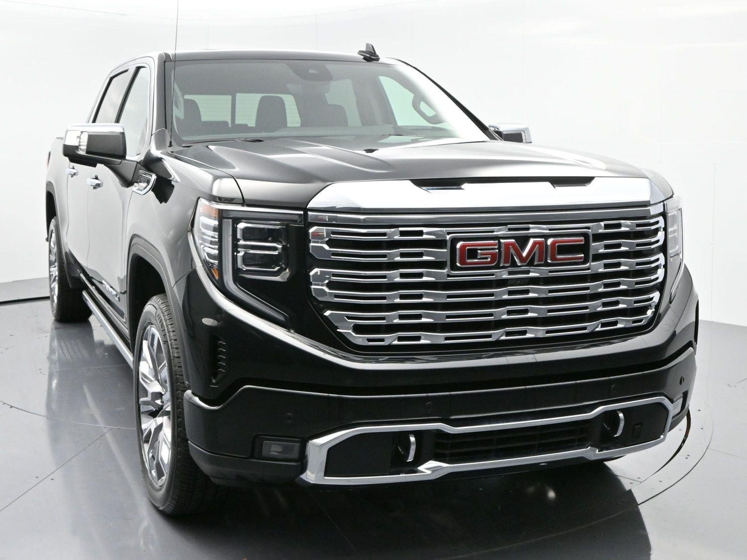 Used 2025 Onyx Black GMC Denali image 2