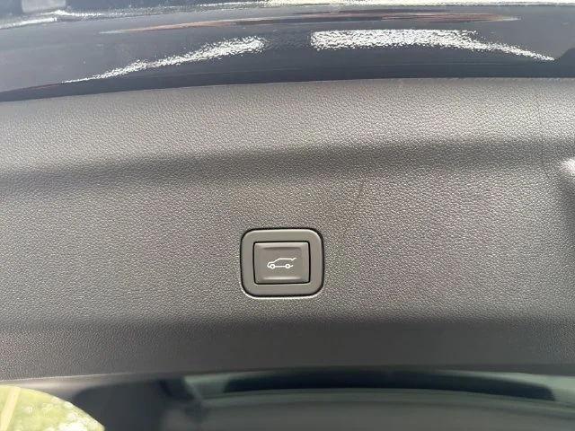 New 2026 Onyx Black GMC Elevation image 12