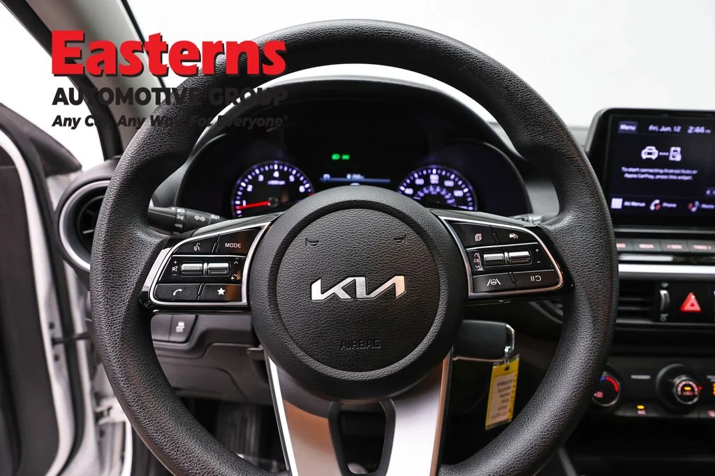 Used 2023 White Kia LXS image 10
