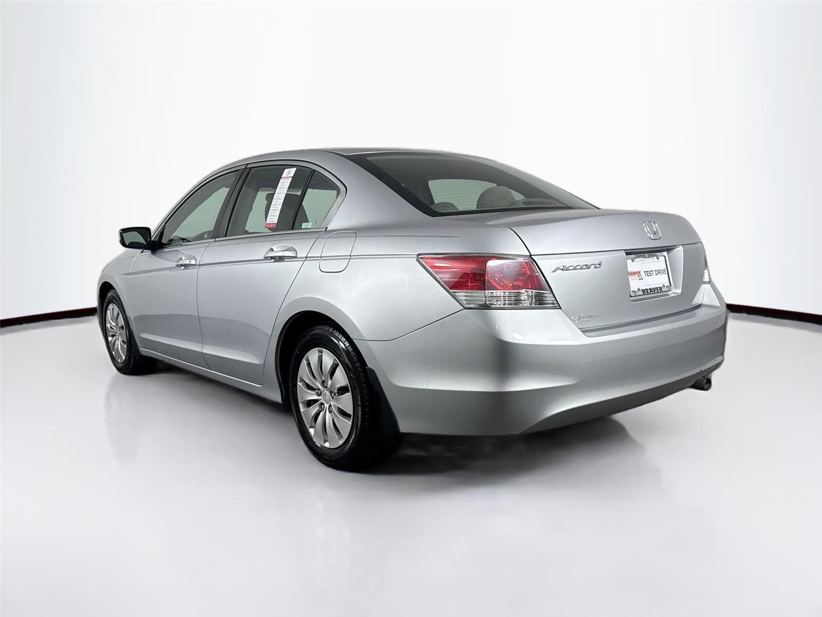 Used 2009 Alabaster Silver Metallic Honda LX image 11