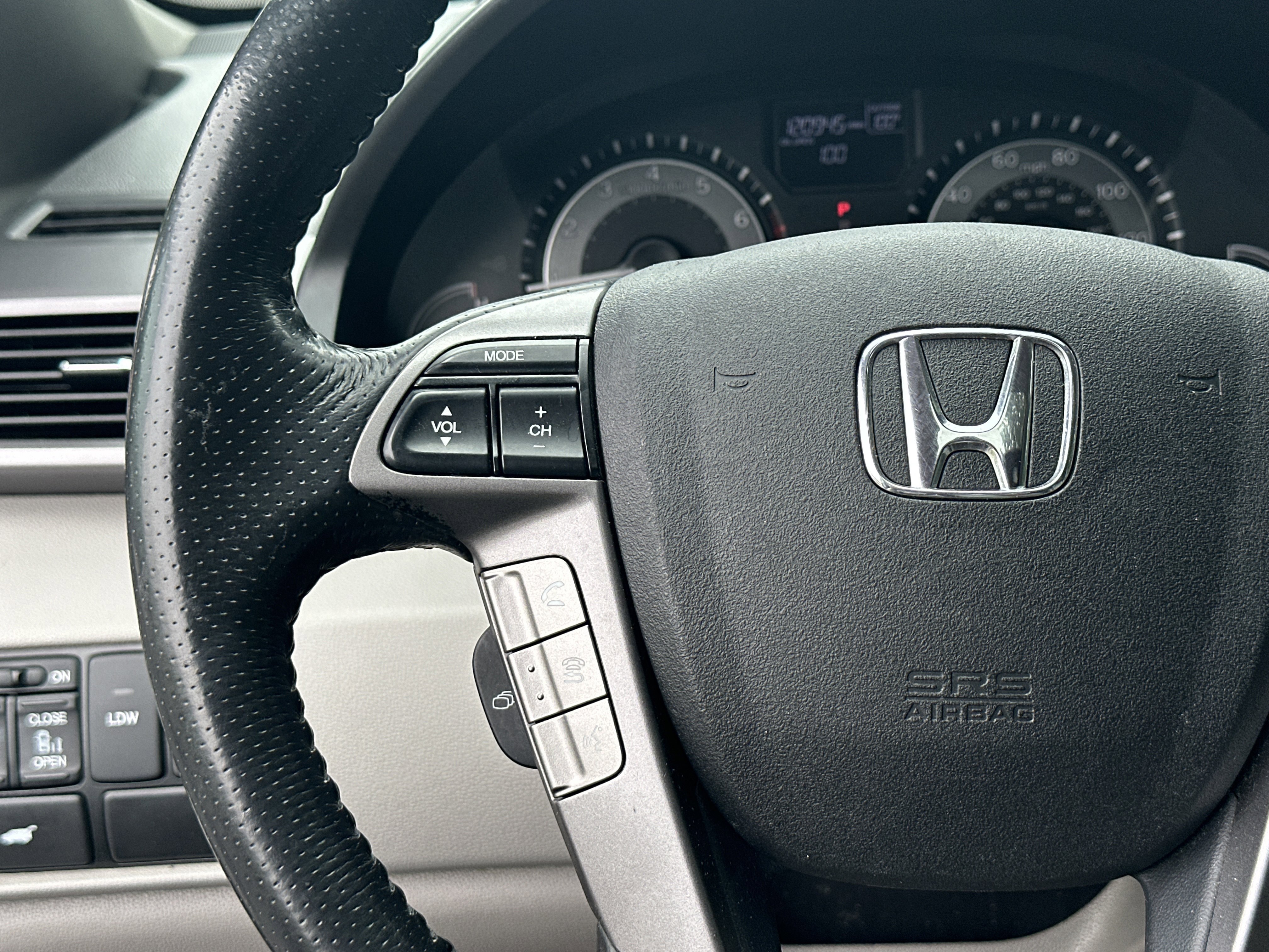 Used 2014 Alabaster Silver Metallic Honda EX-L image 30