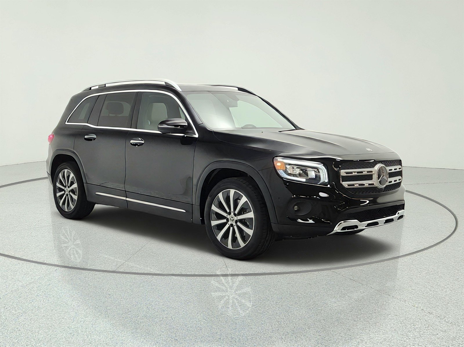 Used 2023 Night Black Mercedes-Benz GLB 250 SUV image 3