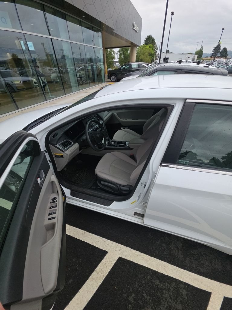 Used 2015 Quartz White Pearl Hyundai SE image 10